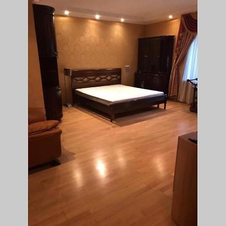 One Bedroom Kreschatik Str 4 Kijev Kültér fotó