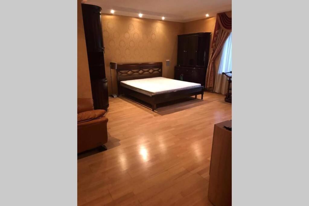One Bedroom Kreschatik Str 4 Kijev Kültér fotó