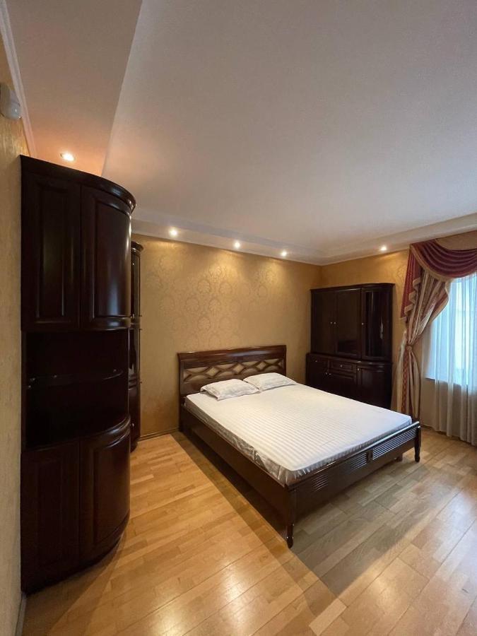 One Bedroom Kreschatik Str 4 Kijev Kültér fotó