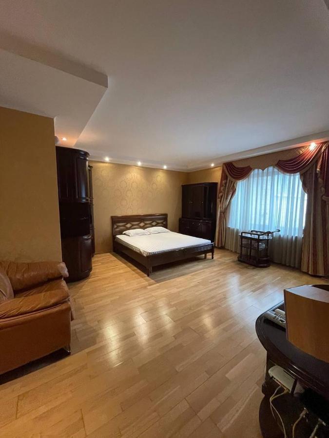 One Bedroom Kreschatik Str 4 Kijev Kültér fotó