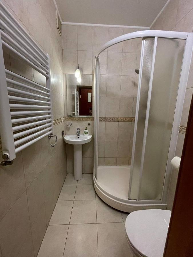 One Bedroom Kreschatik Str 4 Kijev Kültér fotó